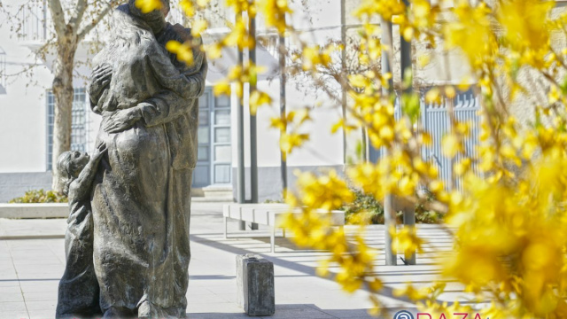 Estatua Homenaje al Emigrante de Baza