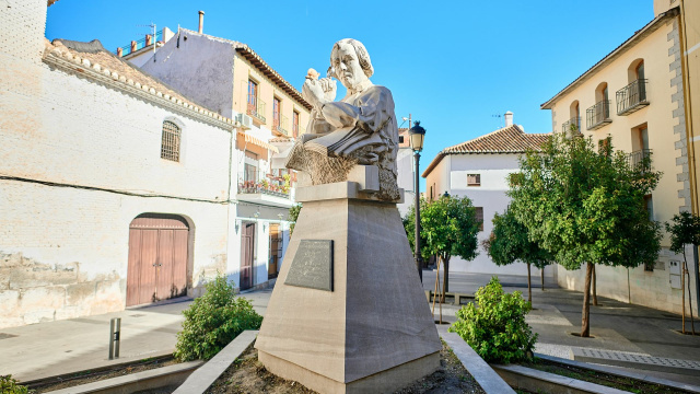 Estatua Abad Navarro